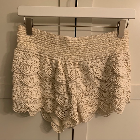 Rewind Pants - Cream crochet shorts
